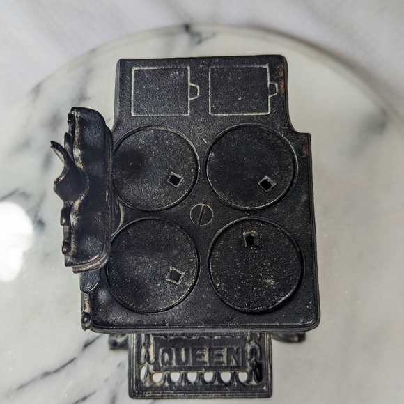 Vintage Miniature Cast Iron Cook Stove From Queen - Picture 6 of 9